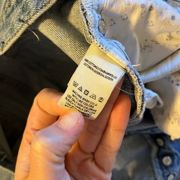 We the Free low rise distressed light wash jeans - Size 26 - Picture 10 of 10